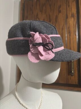 Gray Wool Woman's Cap with Pink Flower Trim